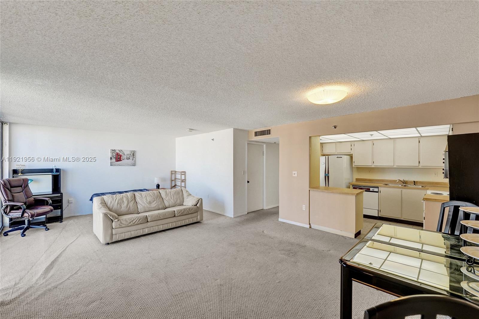 WINSTON TOWERS 600 CONDO - Residential