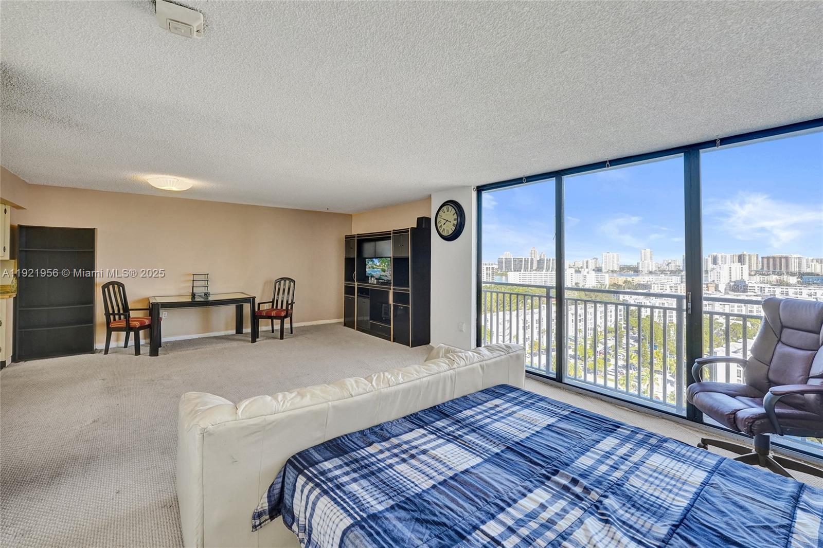 WINSTON TOWERS 600 CONDO - Residential