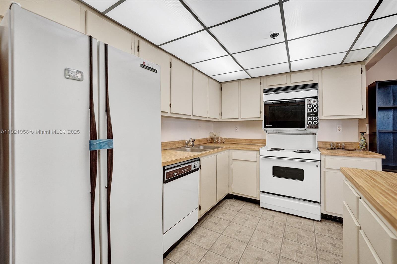 WINSTON TOWERS 600 CONDO - Residential