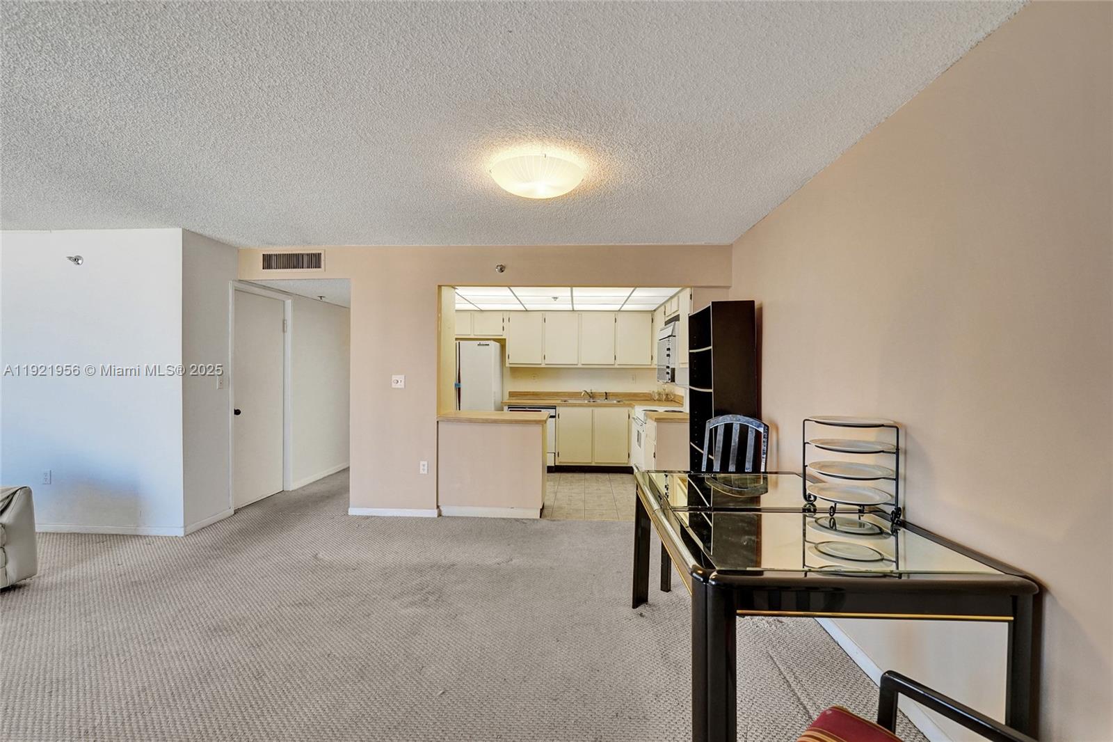 WINSTON TOWERS 600 CONDO - Residential