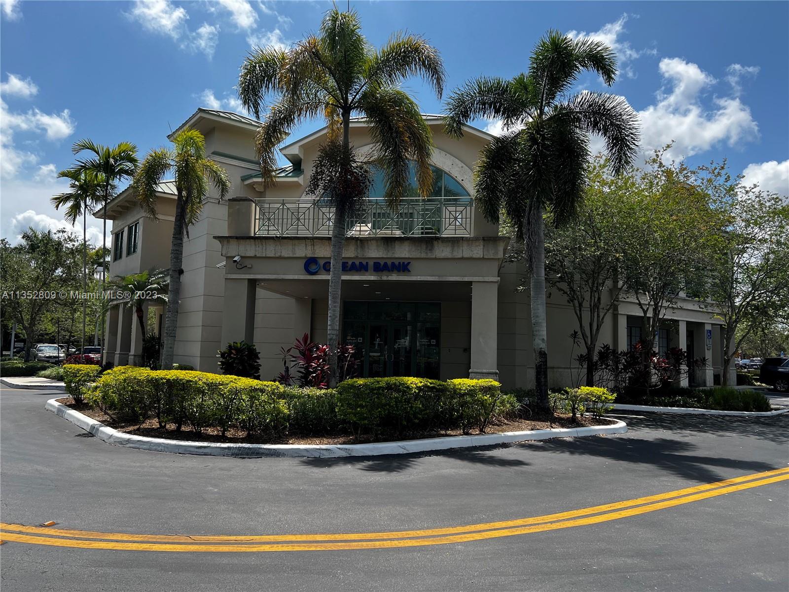 Ready to Lease Office space in Weston. Divided in 12 private office, Server room, Kitchen, 2 conferences room, reception, bathrooms inside, storage, copy room and open area space for cubicles or lounge area.