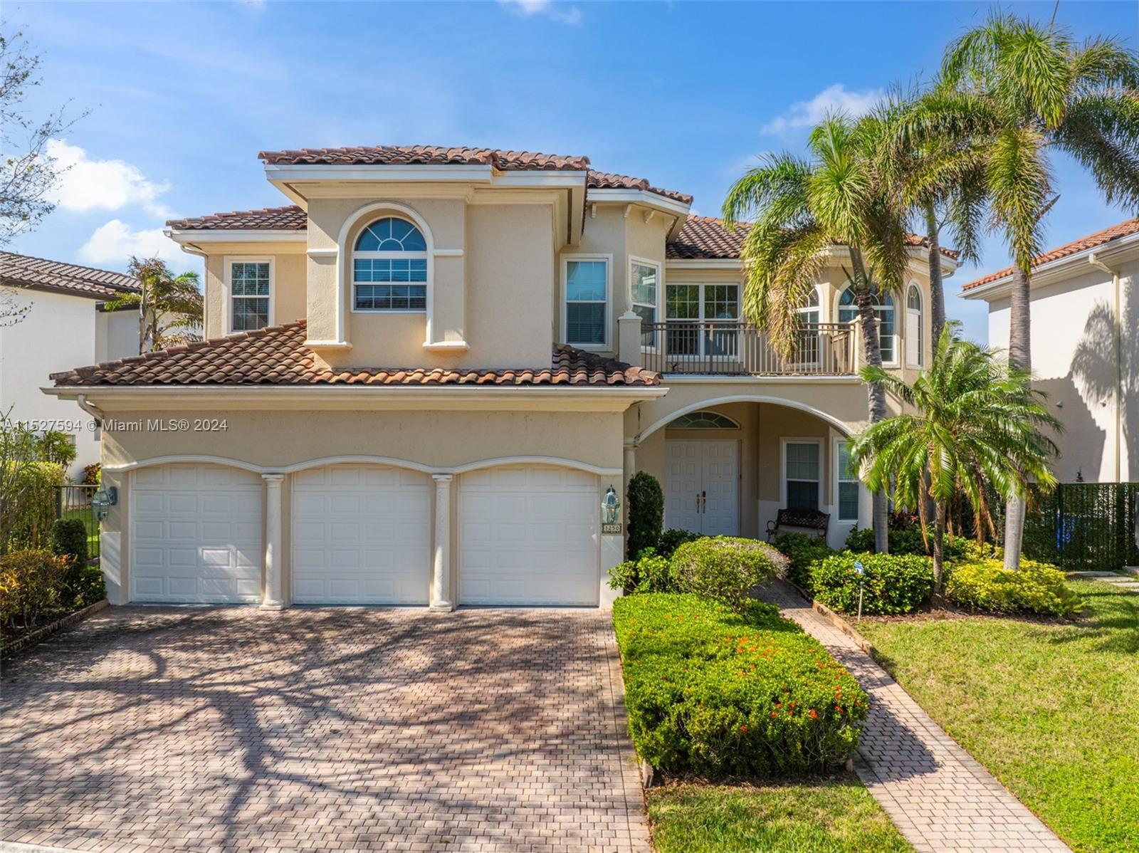 This home is a Dorado model in original condition and nestled within the gated sought after Harbor Islands waterfront community. Boasting 5BR/4.5BA, an office, formal dining room, large master suite, and includes a spacious 3-car garage. This home needs a renovation and it stands out with an expansive backyard, one of the largest in the community. Generous outdoor space a perfect setting for a large family, featuring a heated saltwater pool with a covered terrace. Conveniently located near the Harbor Islands Washington St. gate entrance, walking distance to a place of worship. Indulge in all the amenities, fitness center, tennis, marina and more. Close to the Aventura Mall and The Shops of Bal Harbour.