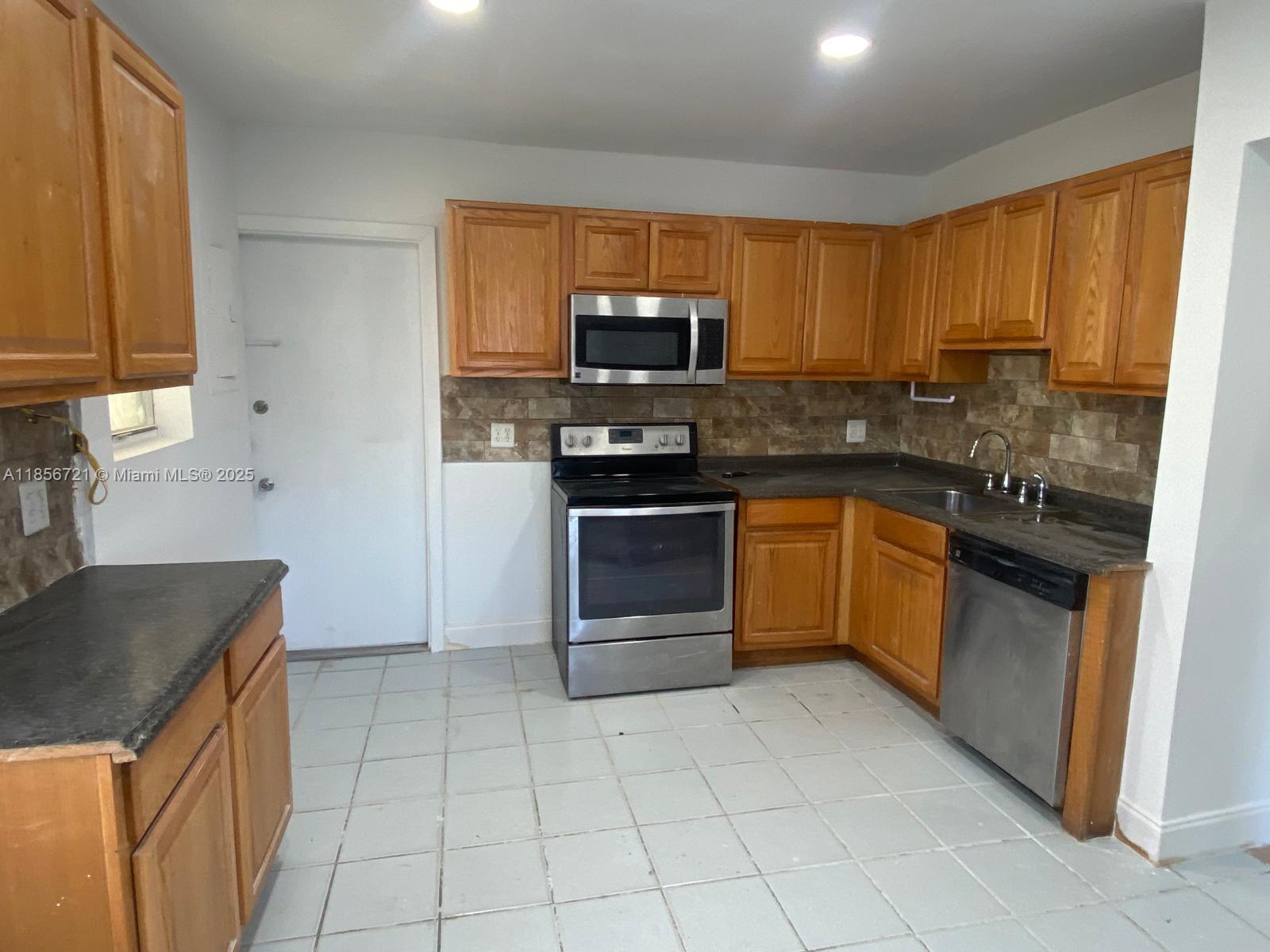 894 NW 108th St