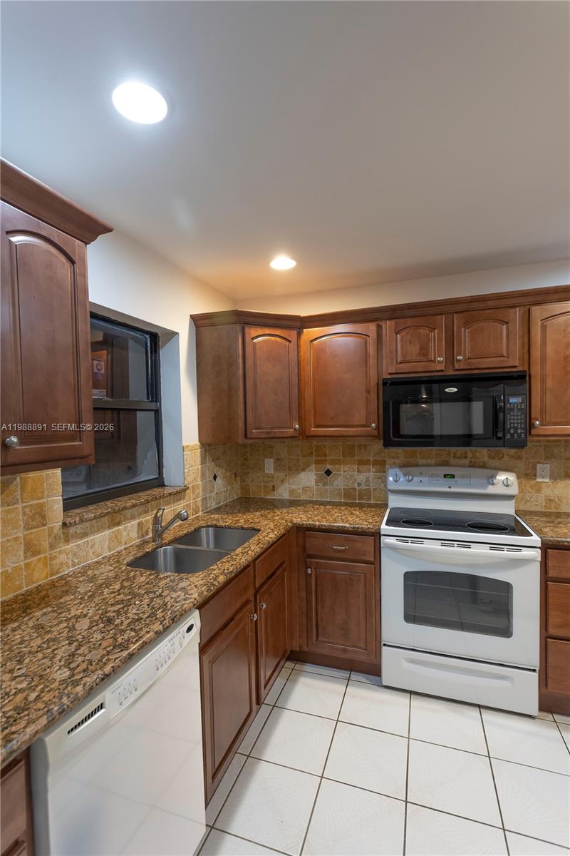 ROLLING GREEN RIDGE 1ST A - Residential Lease