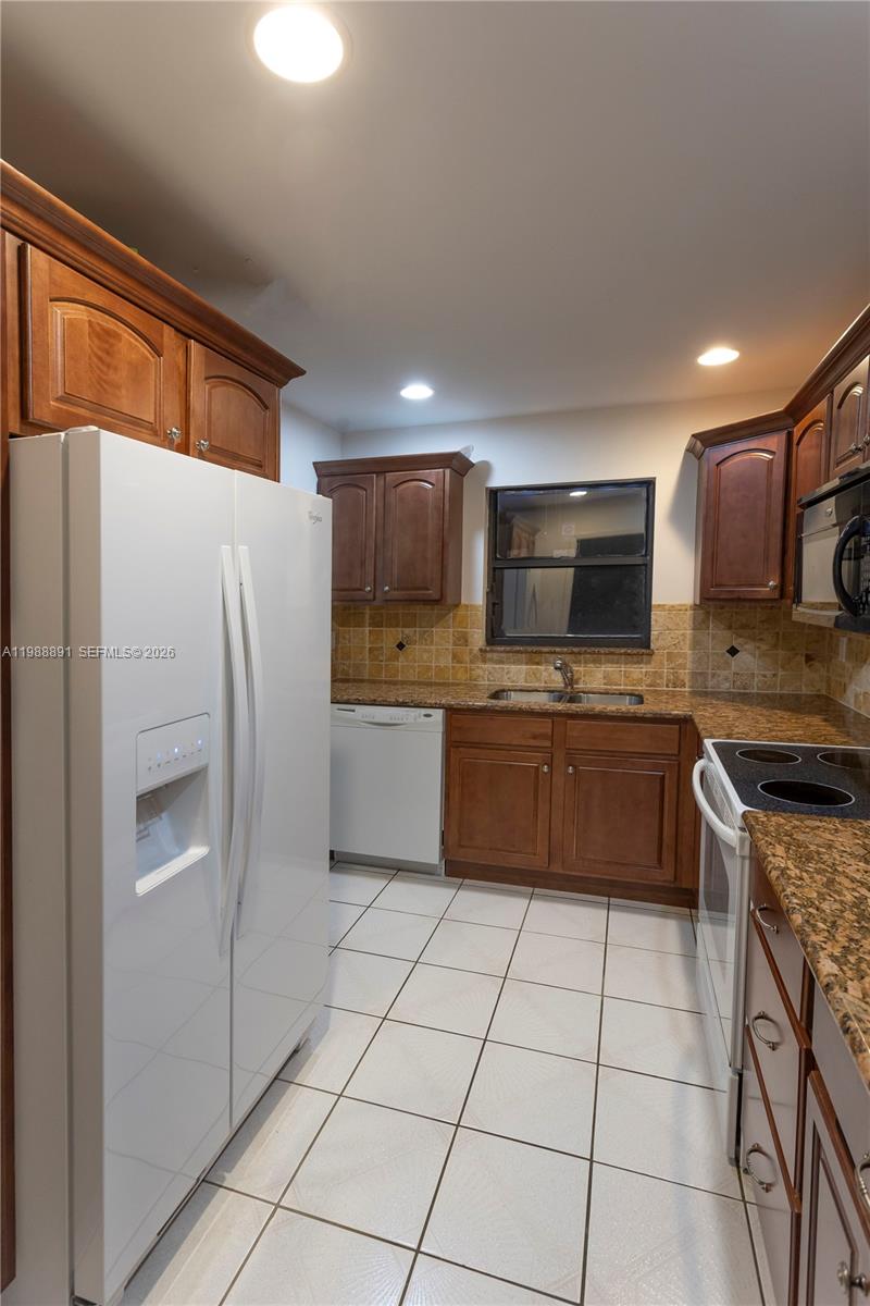 ROLLING GREEN RIDGE 1ST A - Residential Lease