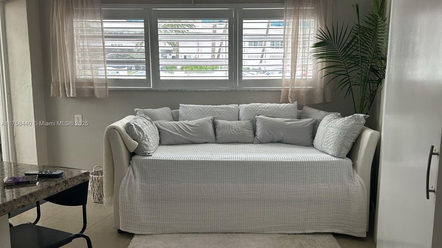 Location, location.  Charming, tastefully decorated 2/b-2/b. One block from the Beach.  Restaurants and food shopping stores also a block away.  Landlord requires Tenant to pay electric bill to Landlord every month.