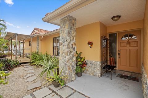 Photo of 15824 Cotswold Ct, Davie, FL 33331 (MLS # A11833614)