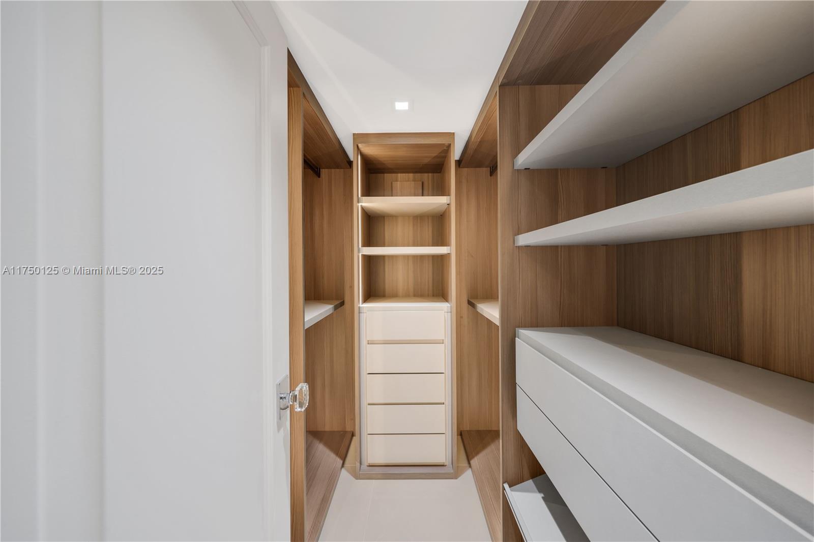 TOWERHOUSE CONDO - Residential