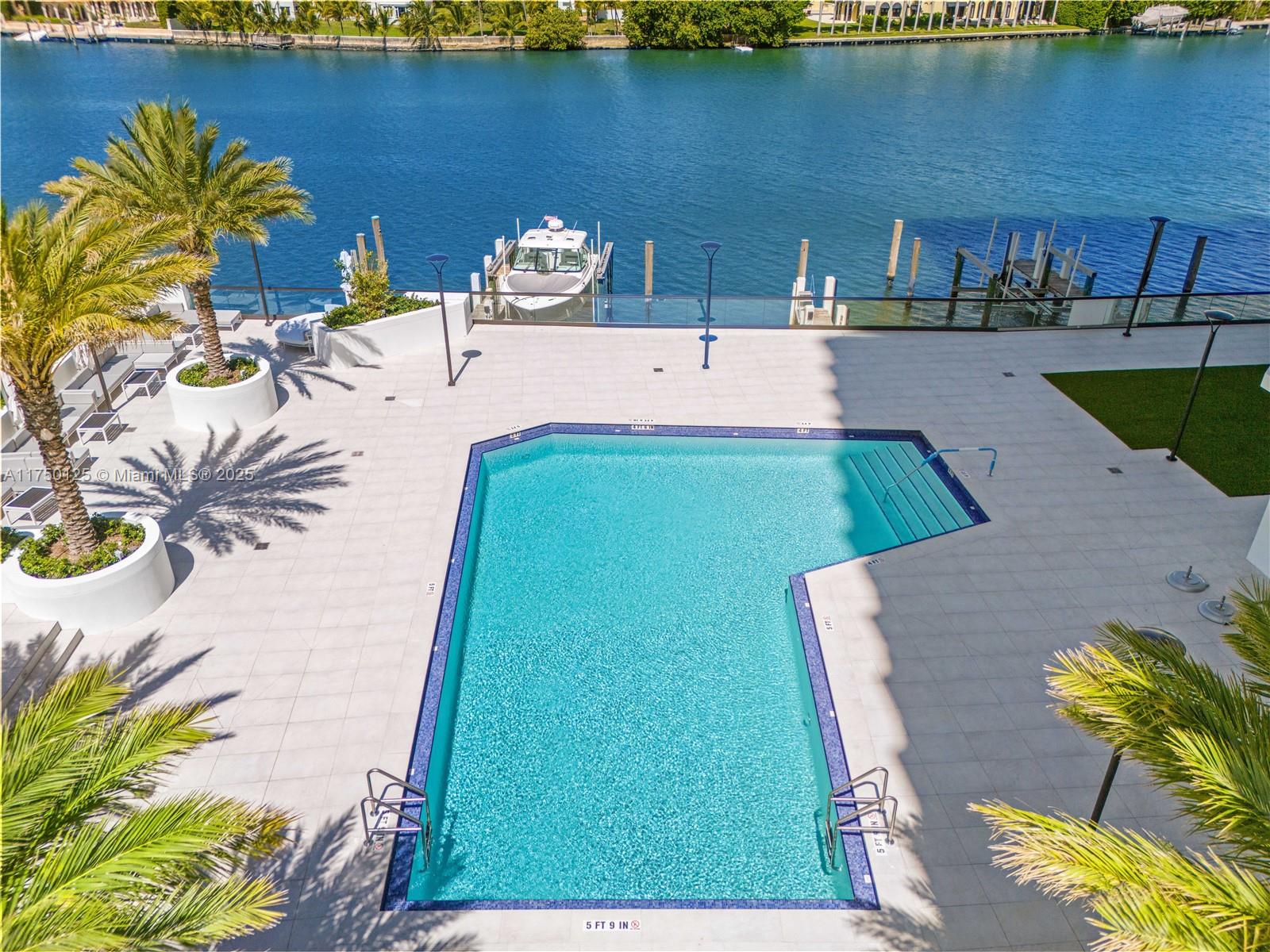 TOWERHOUSE CONDO - Residential