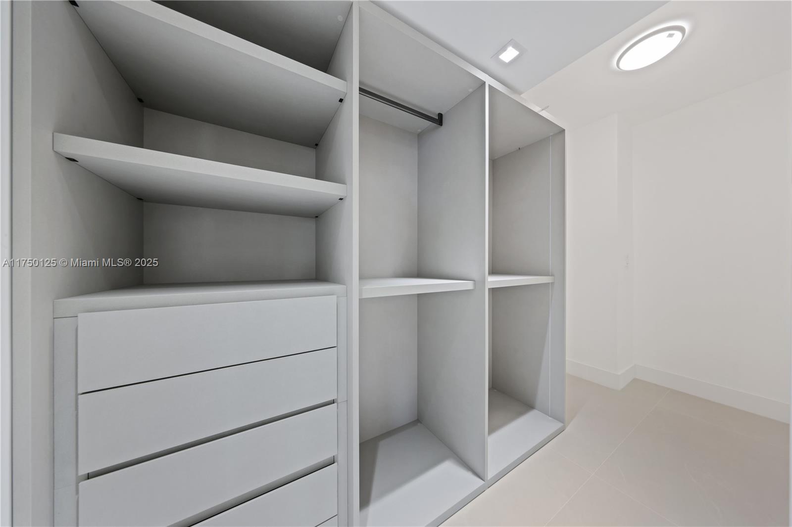 TOWERHOUSE CONDO - Residential