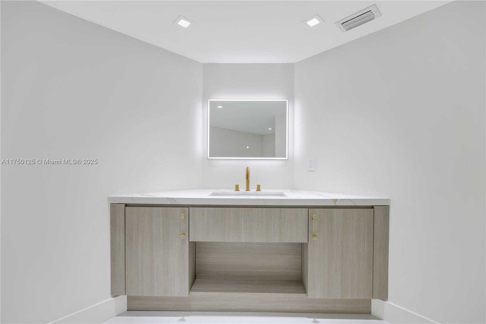 TOWERHOUSE CONDO - Residential