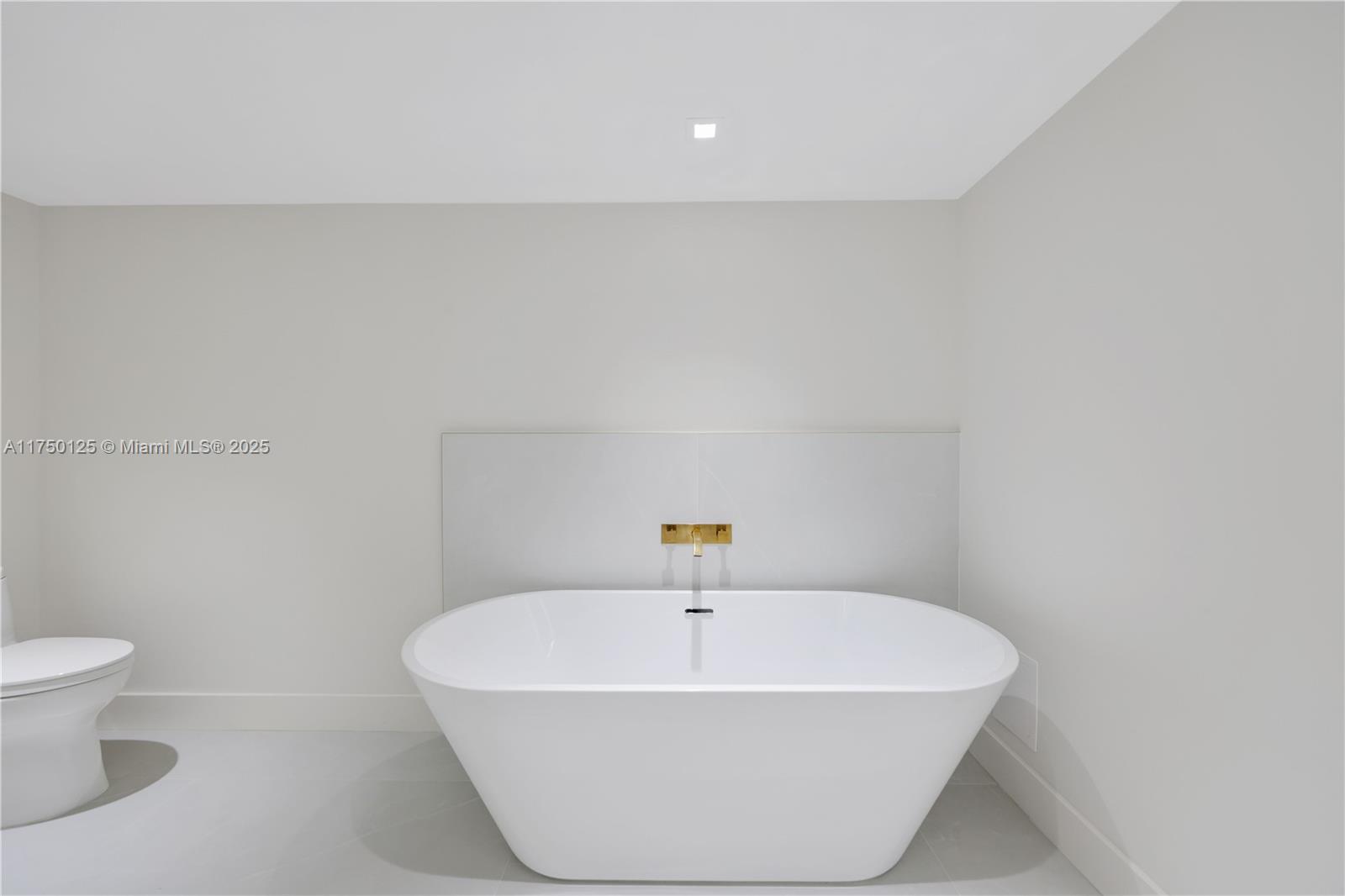 TOWERHOUSE CONDO - Residential