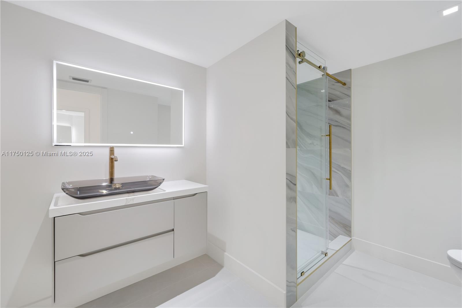 TOWERHOUSE CONDO - Residential