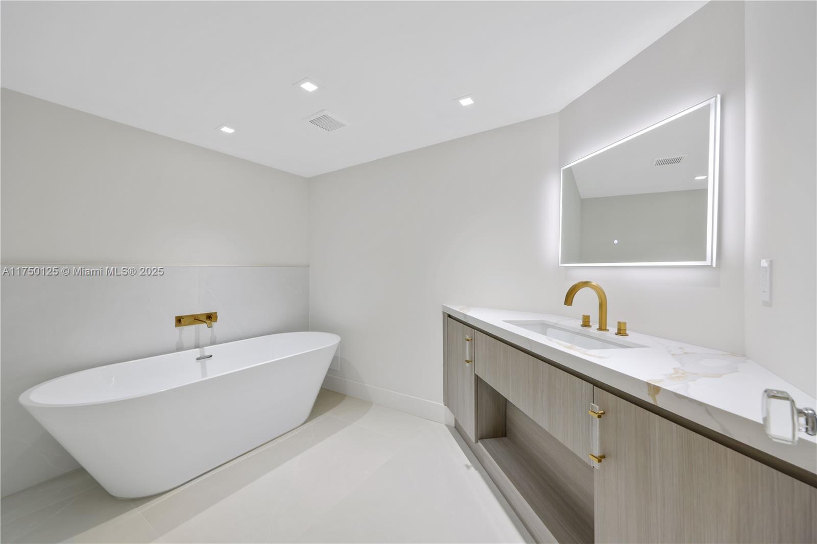 TOWERHOUSE CONDO - Residential