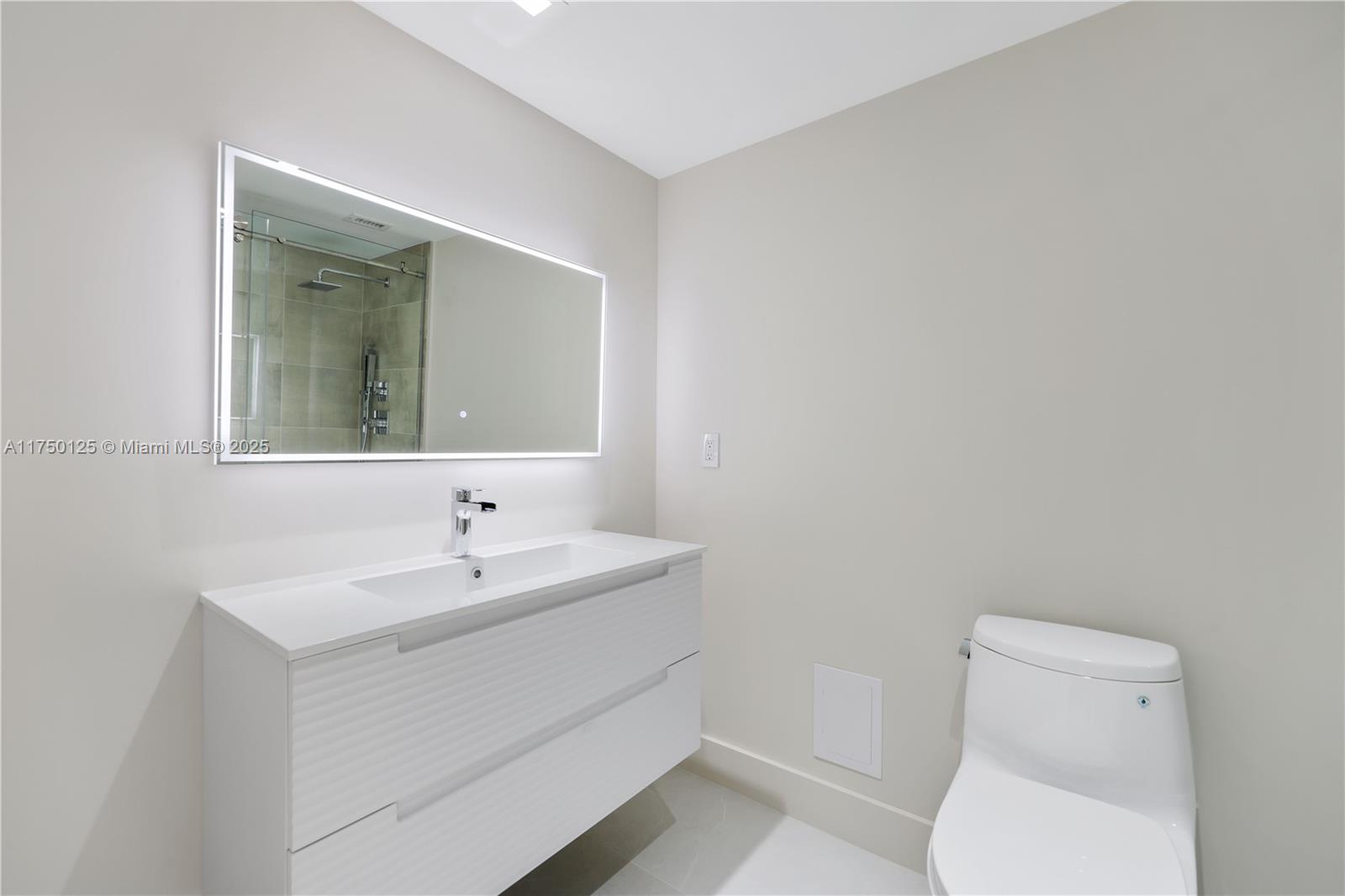 TOWERHOUSE CONDO - Residential