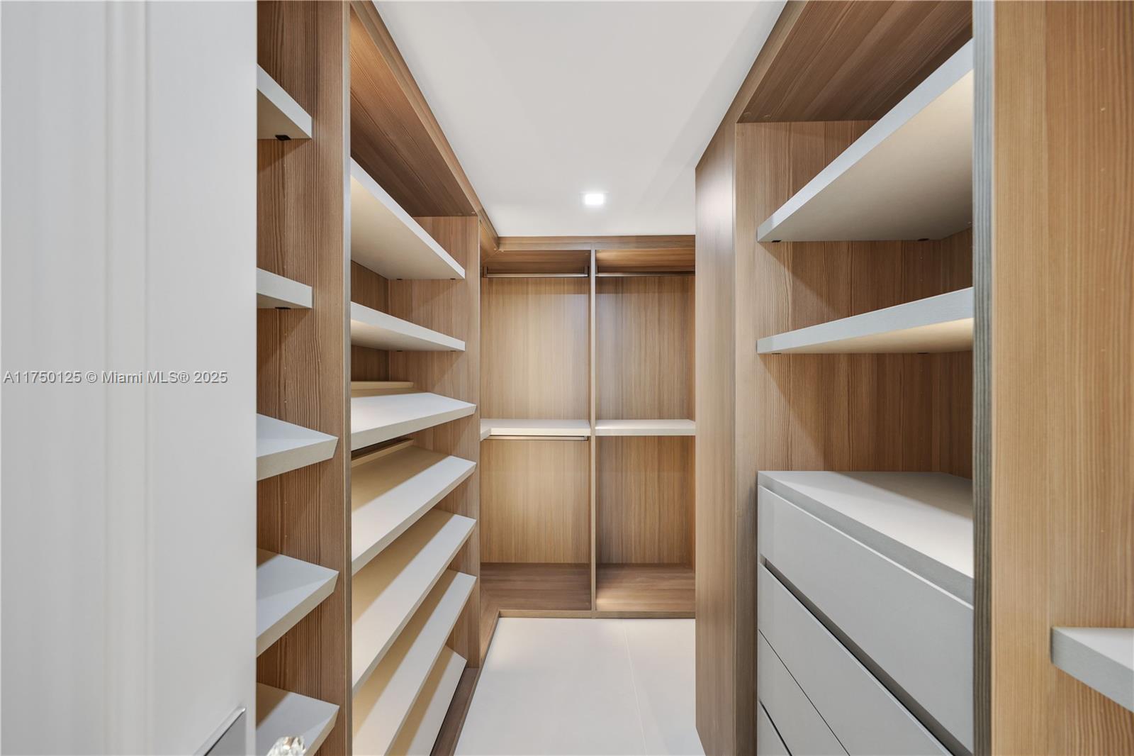 TOWERHOUSE CONDO - Residential