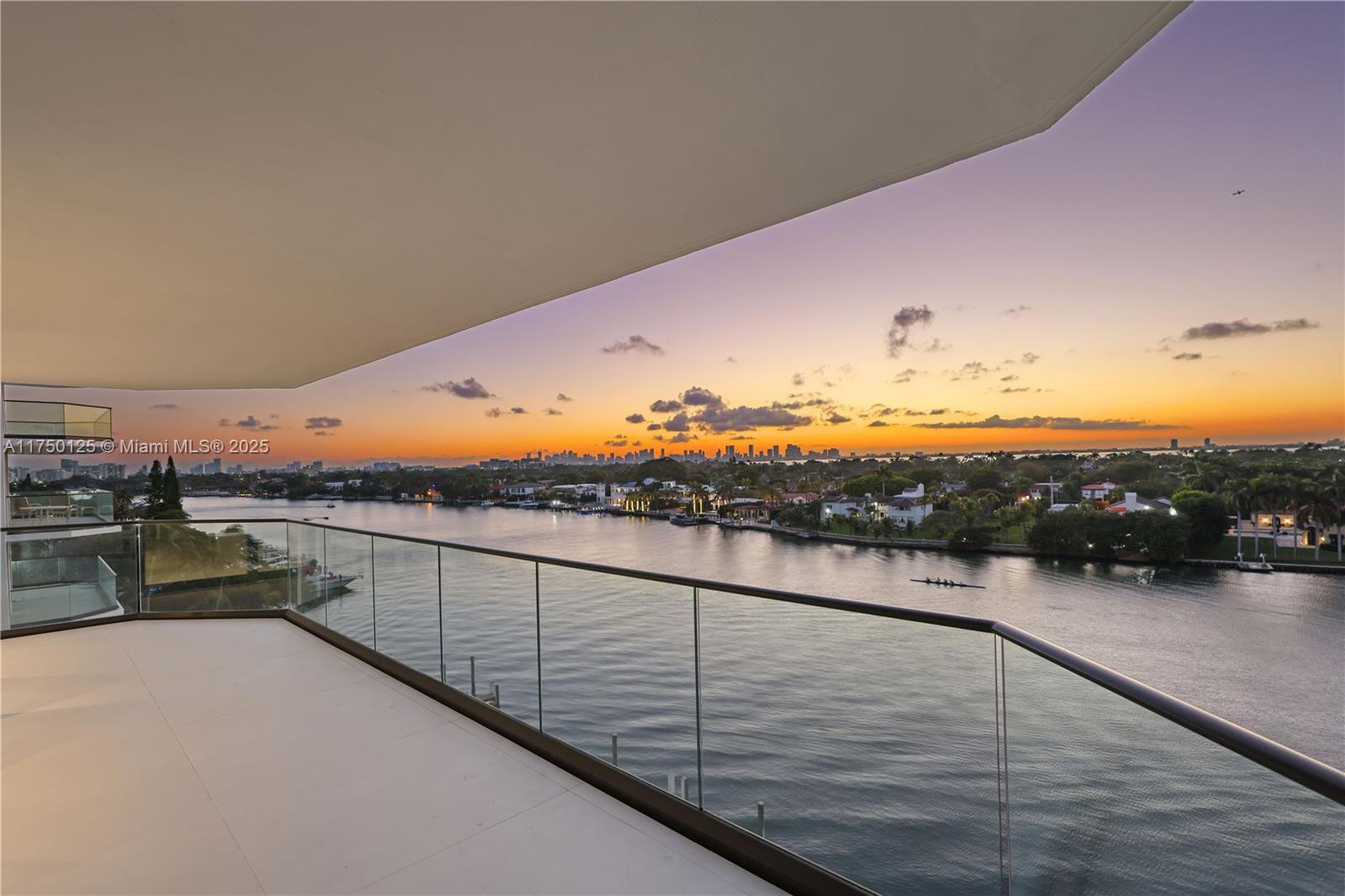 TOWERHOUSE CONDO - Residential