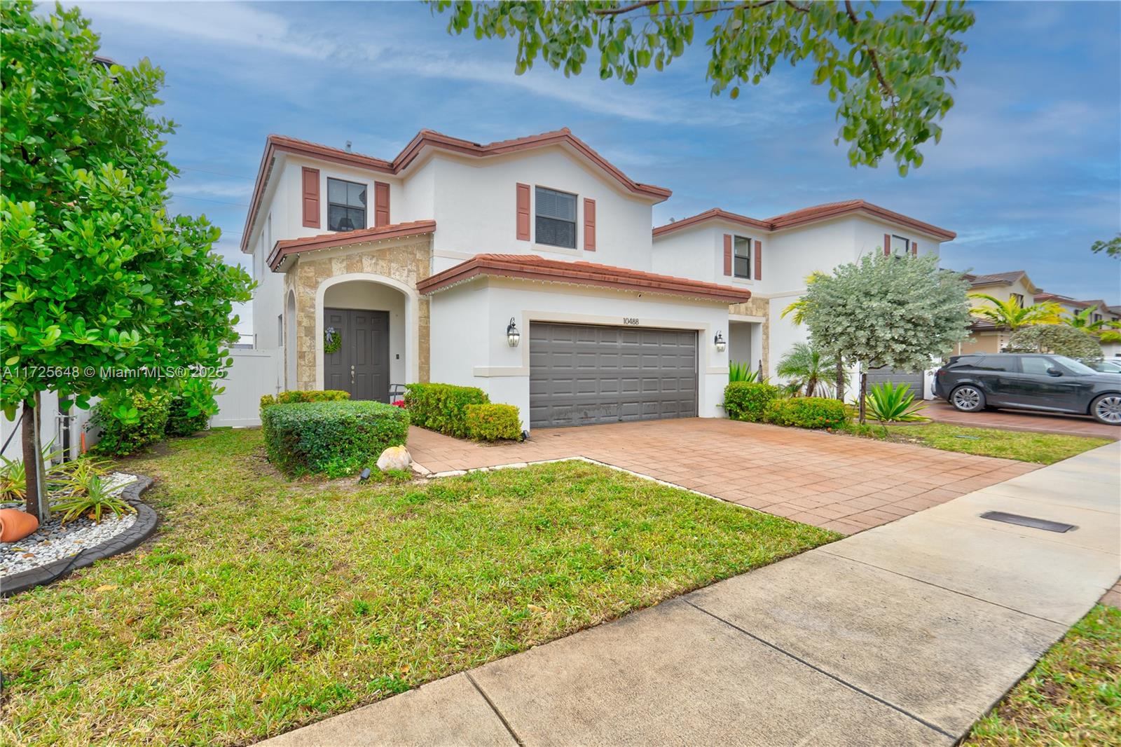 Photo 1 of 10488 W 35th Way, Hialeah, Florida, $719,000, Web #: 11725648