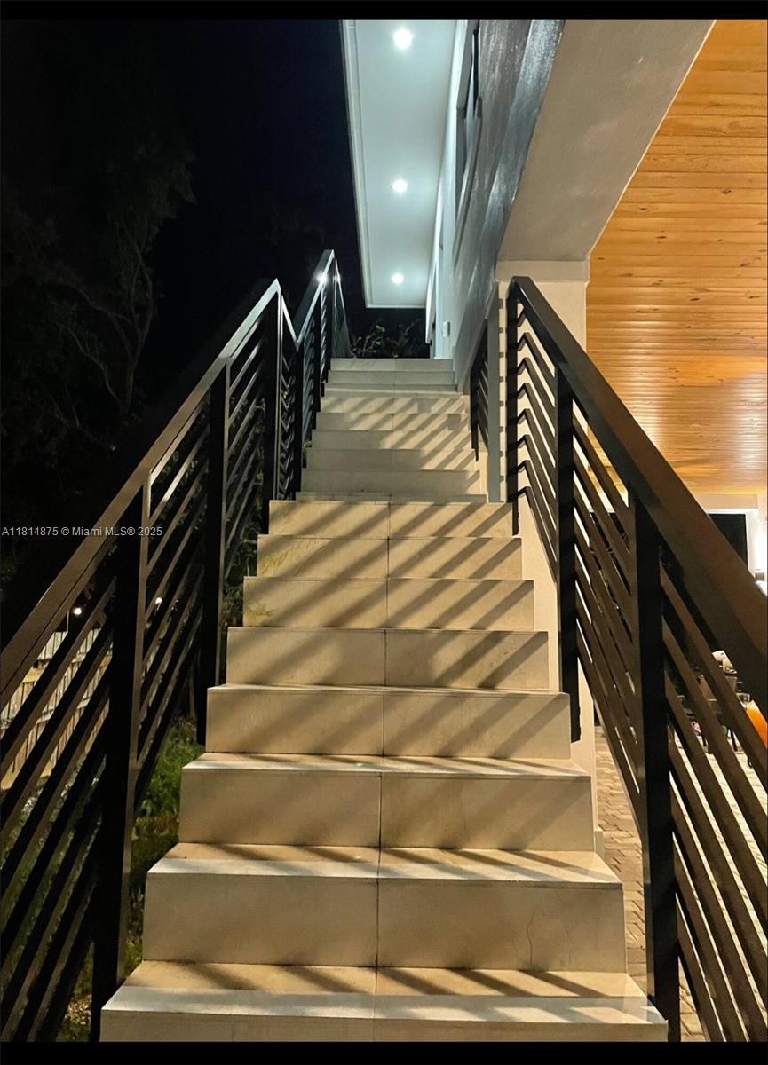 KEY LARGO BEACH - Residential Lease