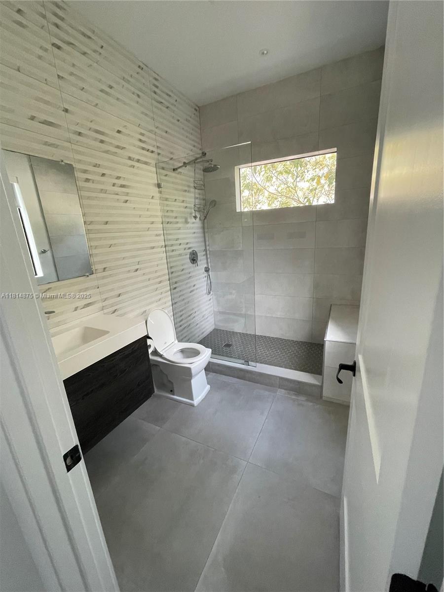 KEY LARGO BEACH - Residential Lease