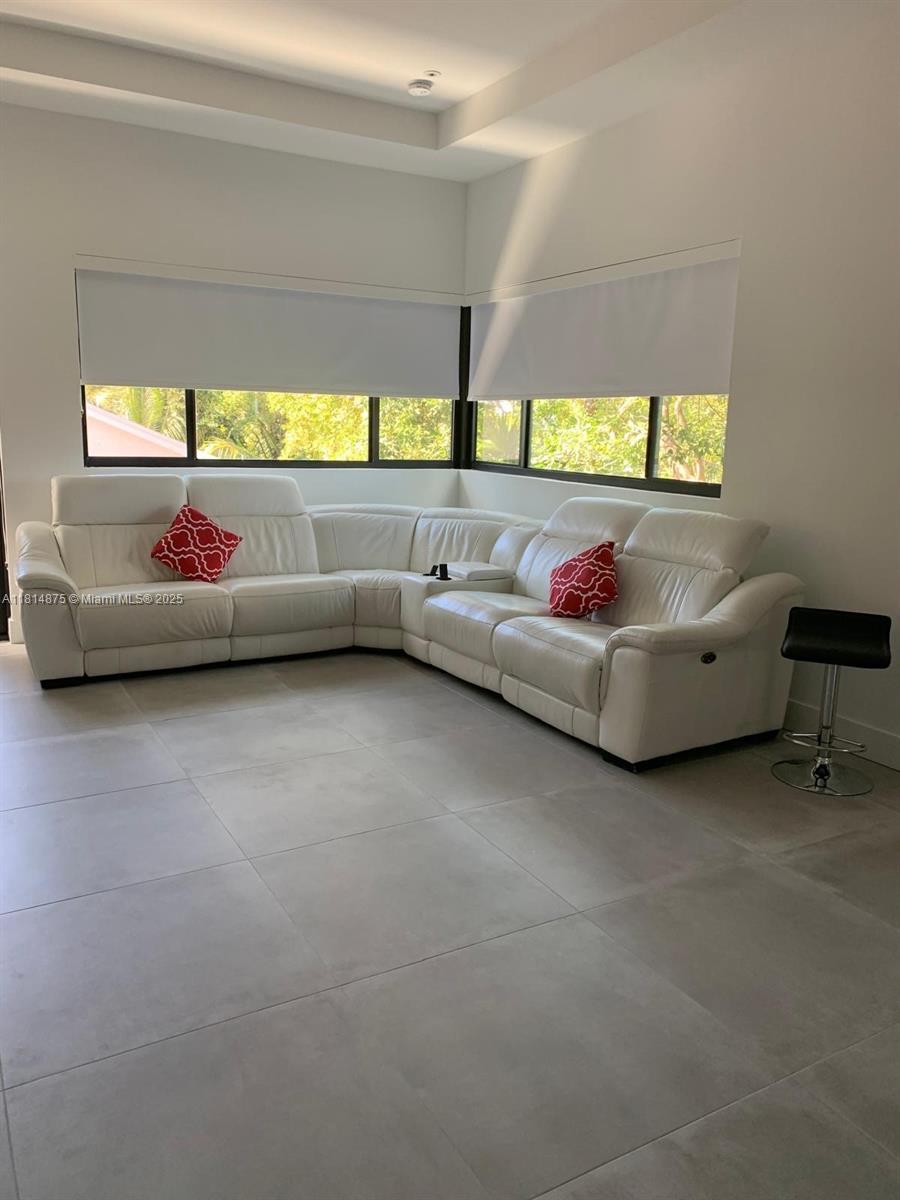 KEY LARGO BEACH - Residential Lease