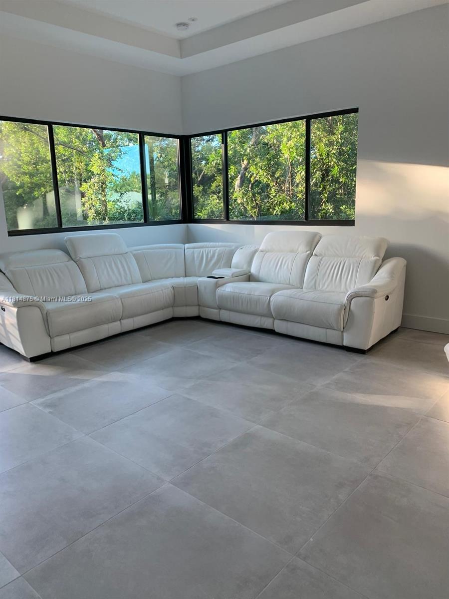 KEY LARGO BEACH - Residential Lease