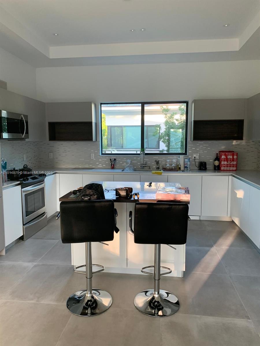 KEY LARGO BEACH - Residential Lease