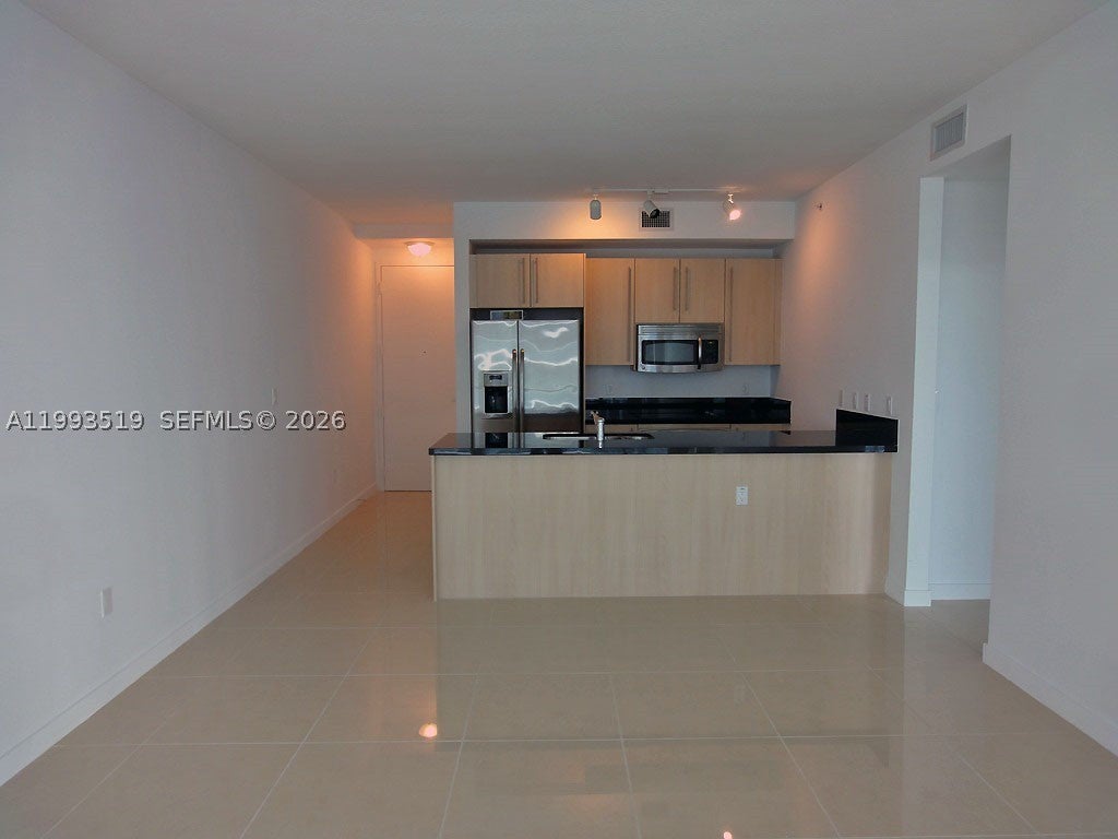 1111 SW 1 AV 1715-N
