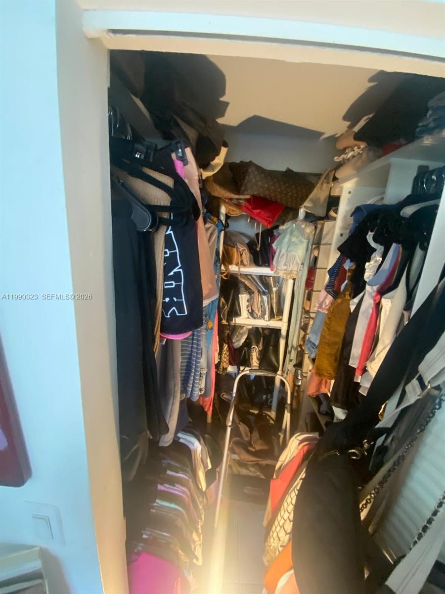 INTERNATIONAL PARK CONDO - Residential