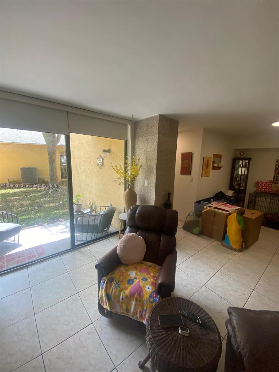 INTERNATIONAL PARK CONDO - Residential