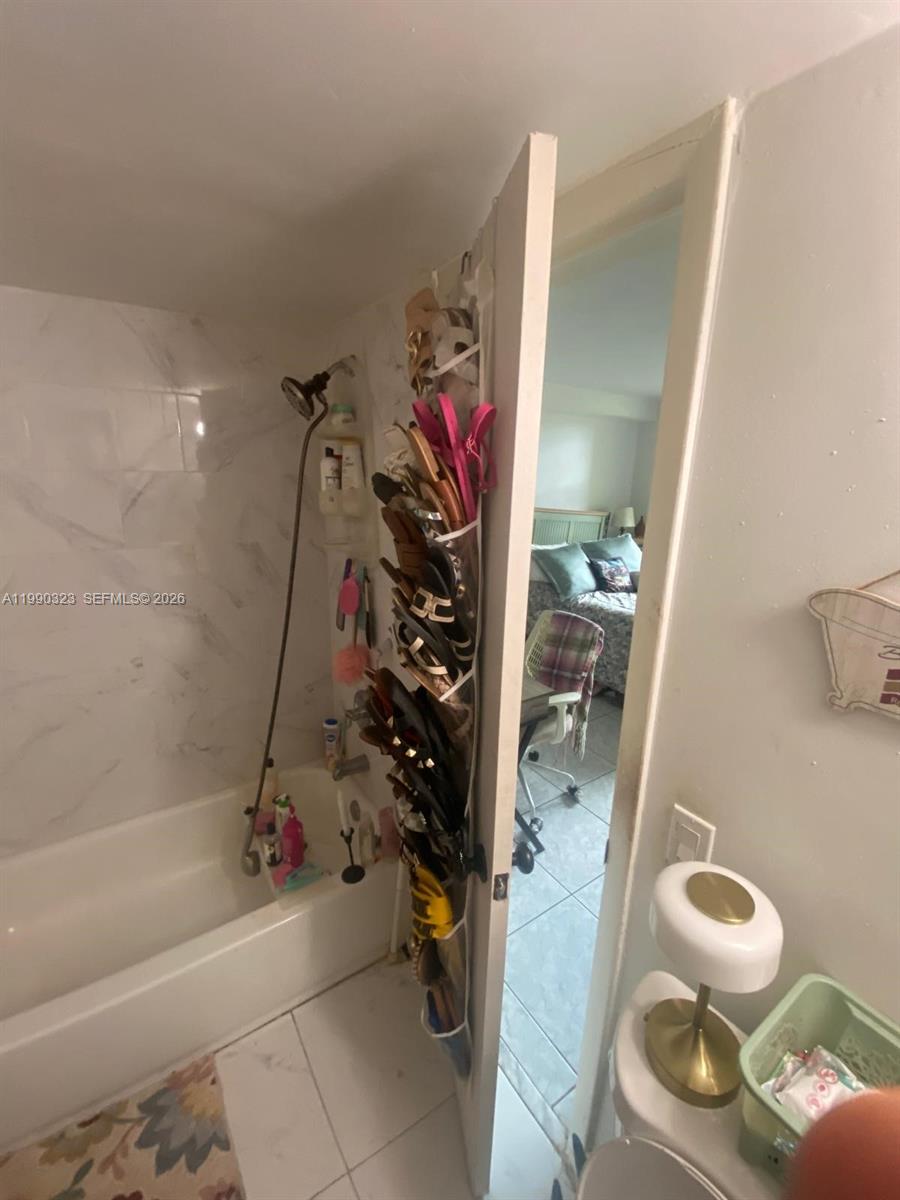 INTERNATIONAL PARK CONDO - Residential