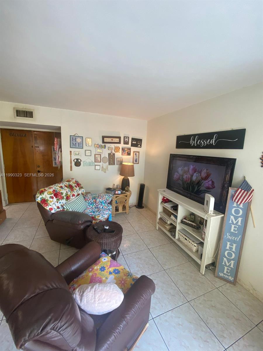 INTERNATIONAL PARK CONDO - Residential