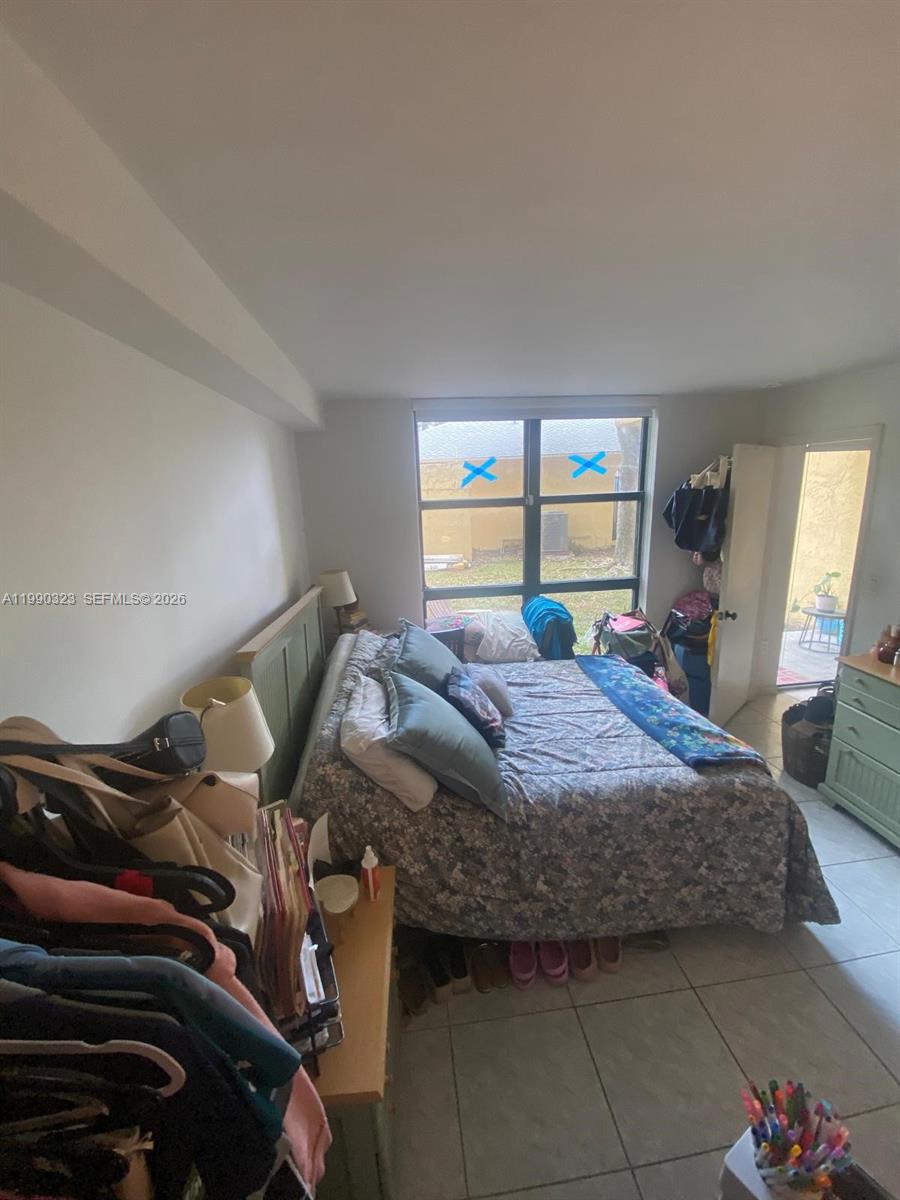 INTERNATIONAL PARK CONDO - Residential