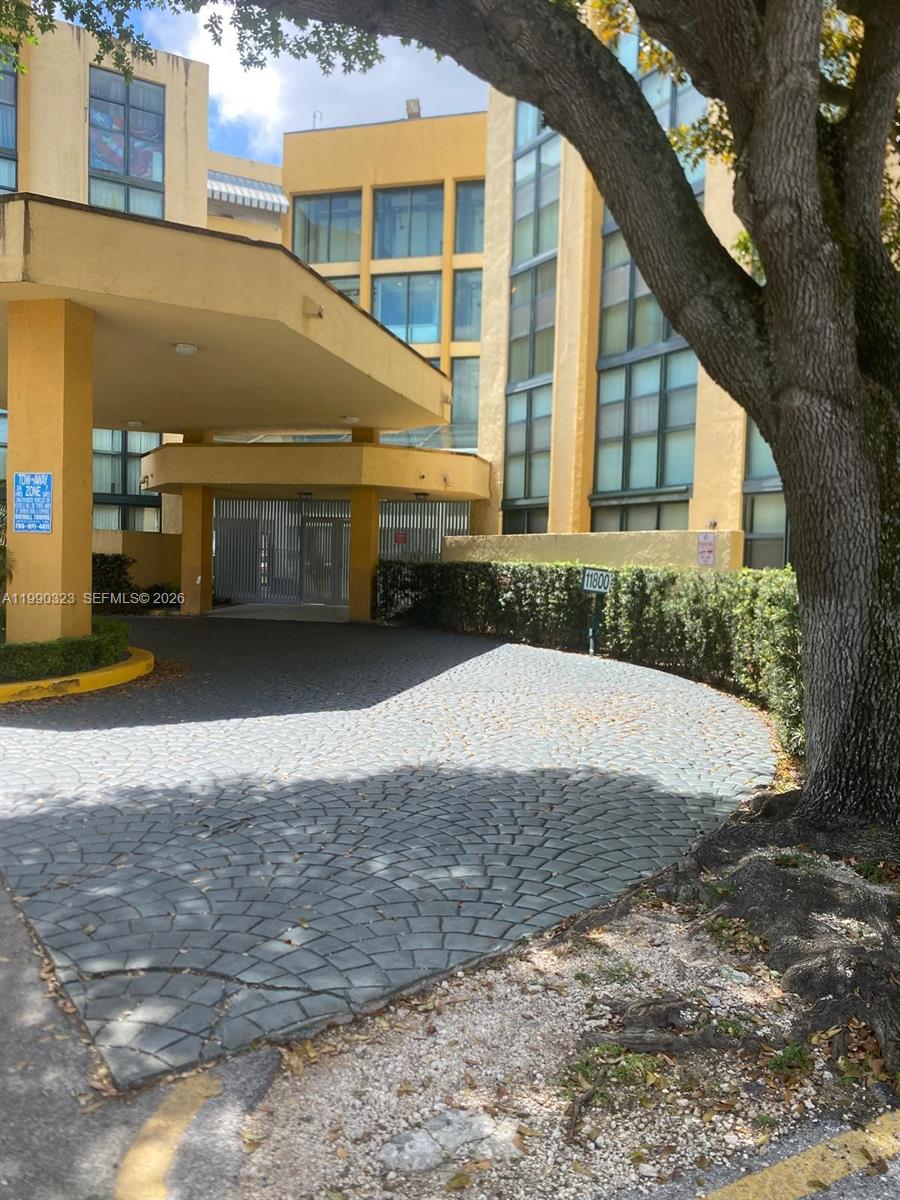 INTERNATIONAL PARK CONDO - Residential