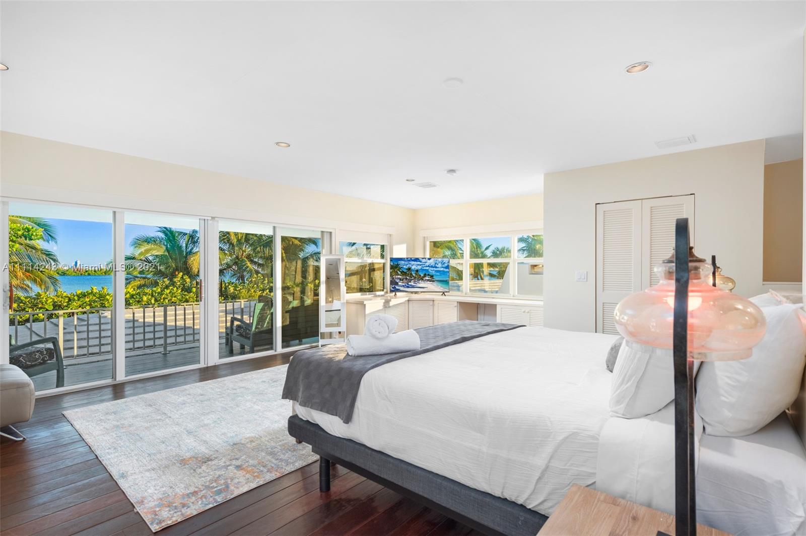 BELLE MEADE ISLAND - Residential