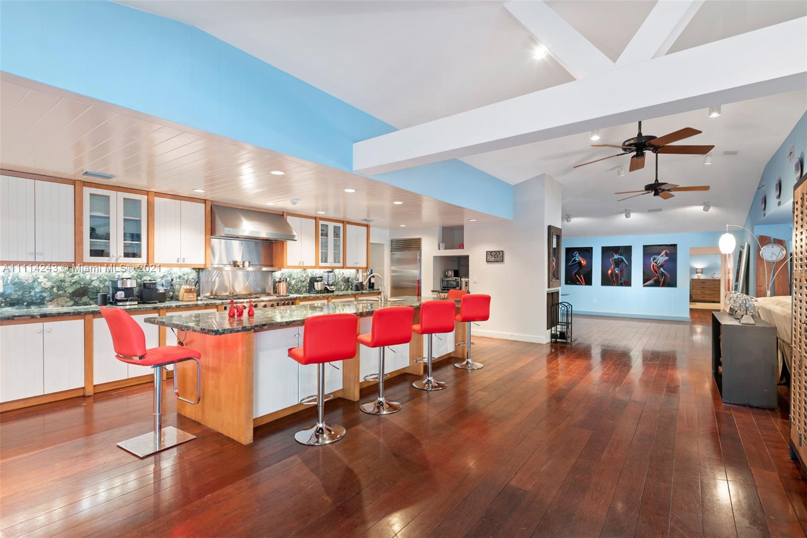 BELLE MEADE ISLAND - Residential