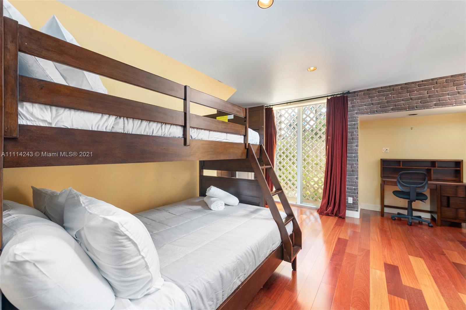 BELLE MEADE ISLAND - Residential