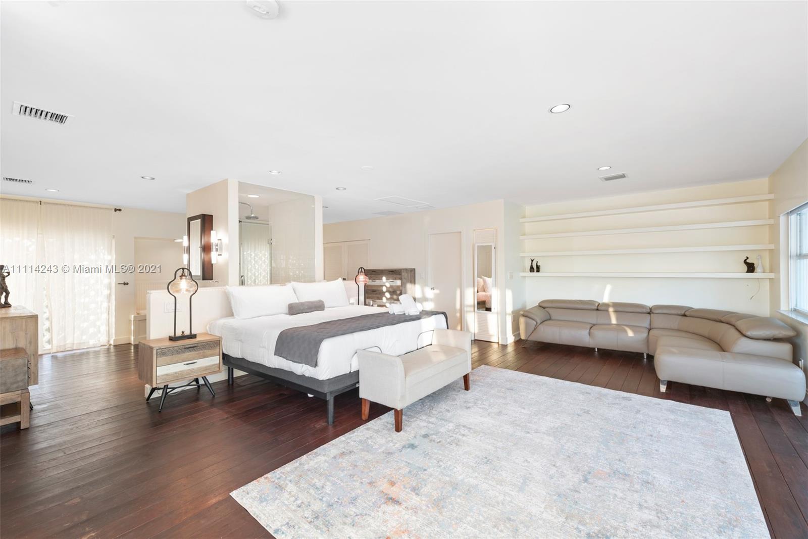 BELLE MEADE ISLAND - Residential