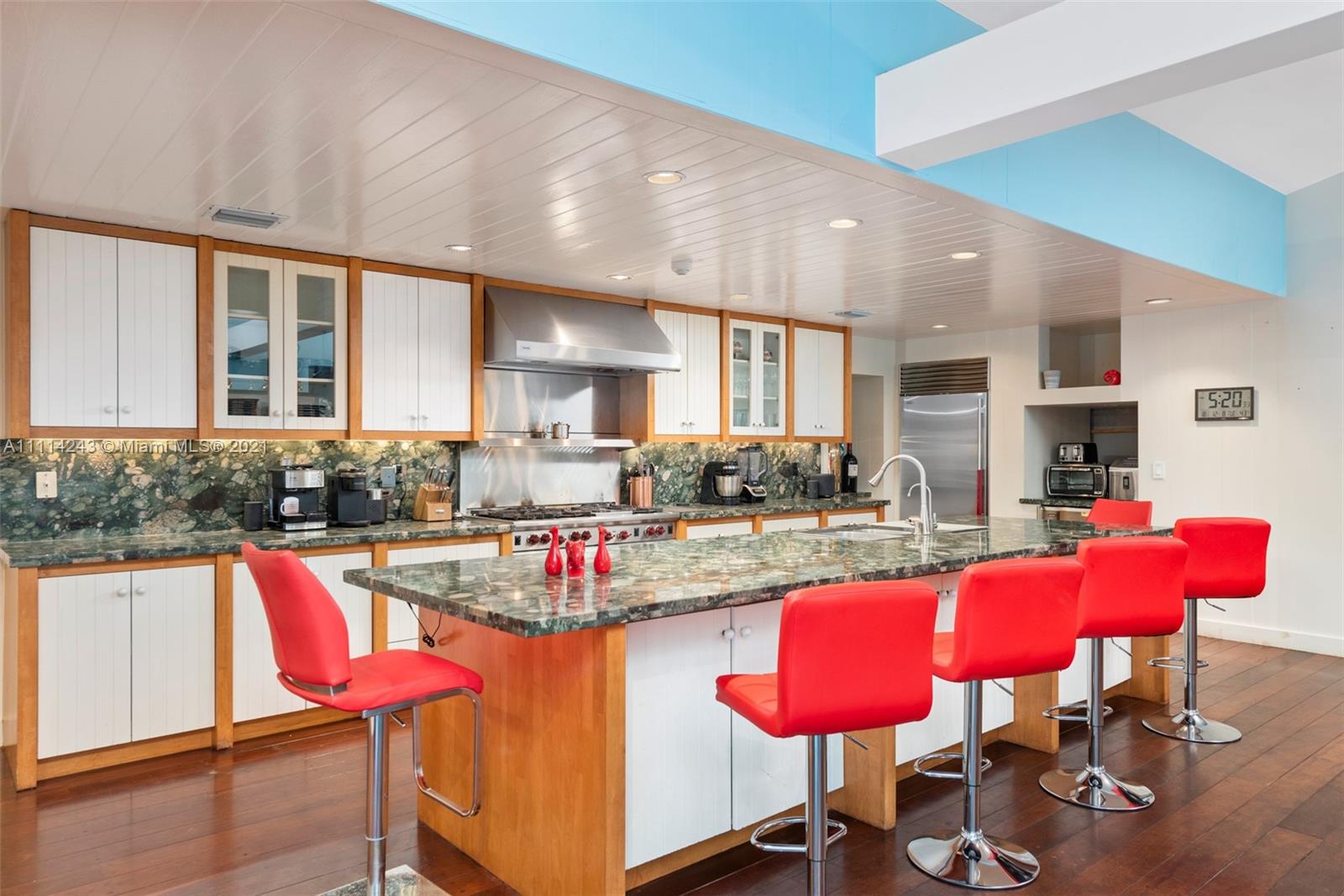 BELLE MEADE ISLAND - Residential