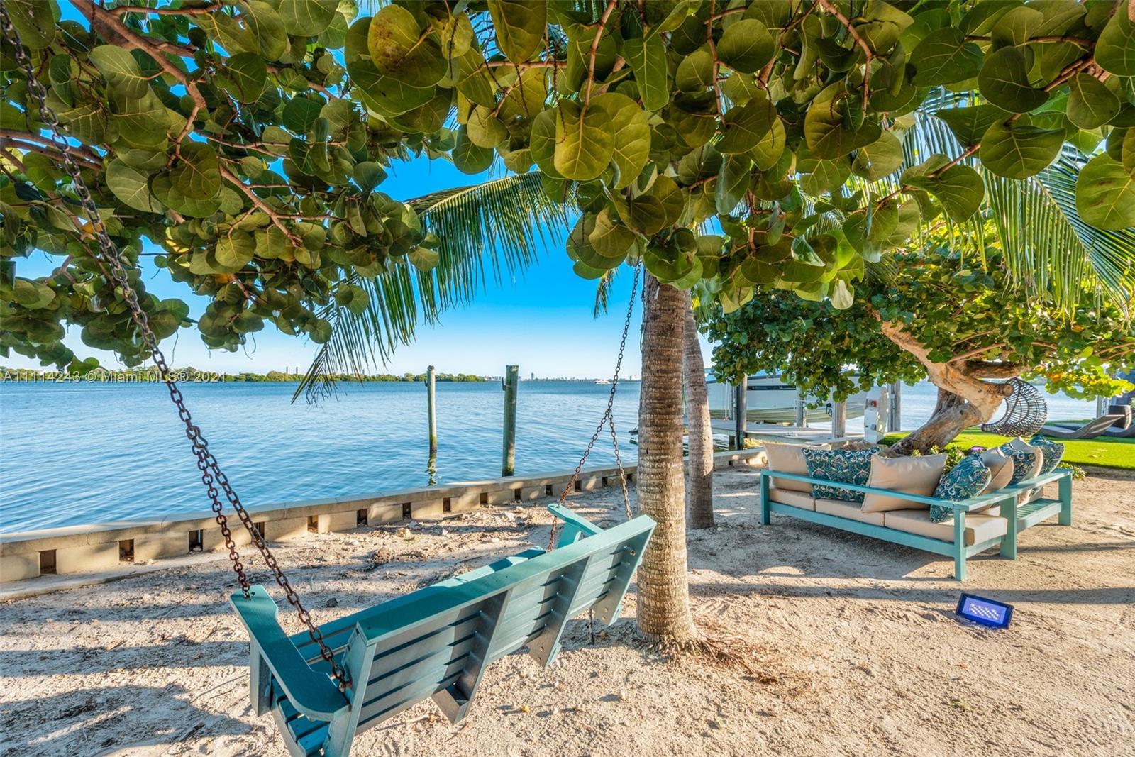 BELLE MEADE ISLAND - Residential