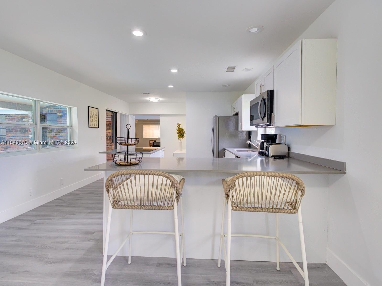 HOLLYWOOD LITTLE RANCHES - Residential