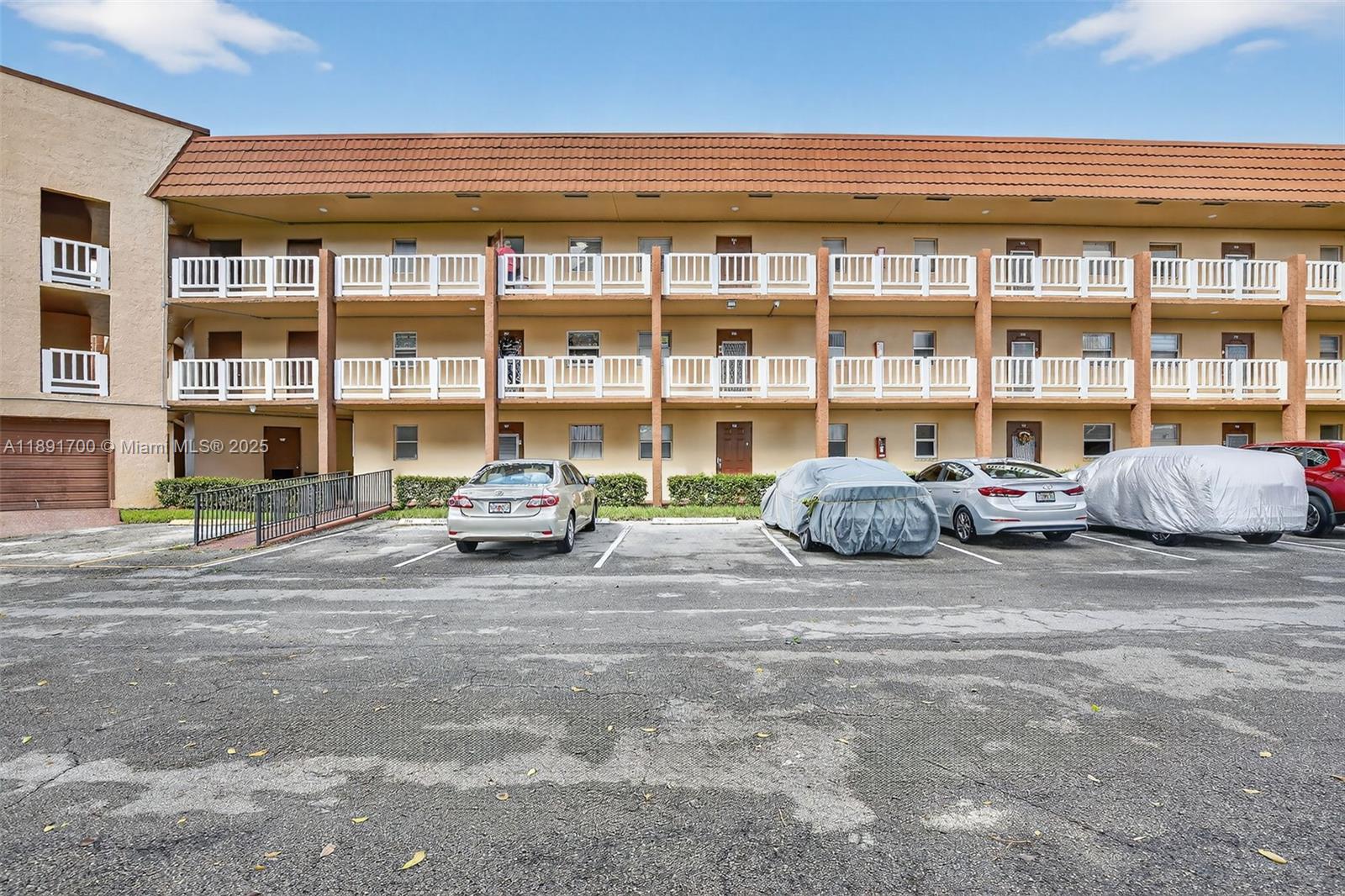 SUNRISE LAKES 90 CONDO - Residential