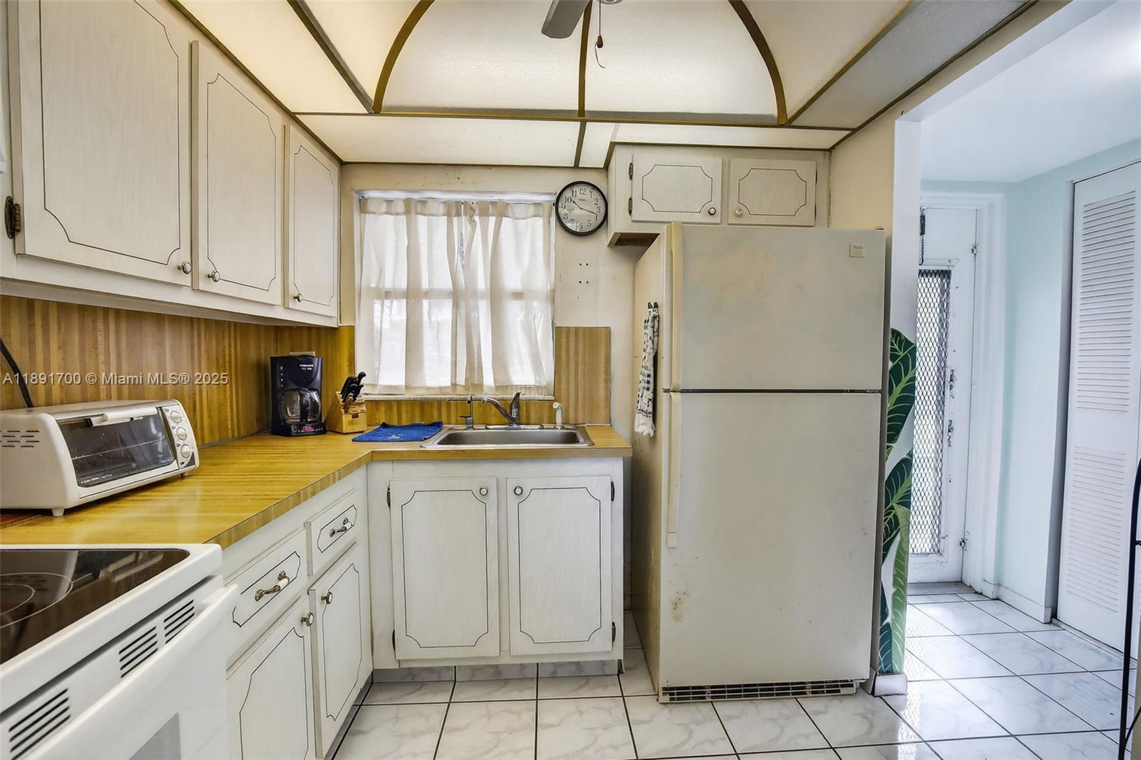 SUNRISE LAKES 90 CONDO - Residential