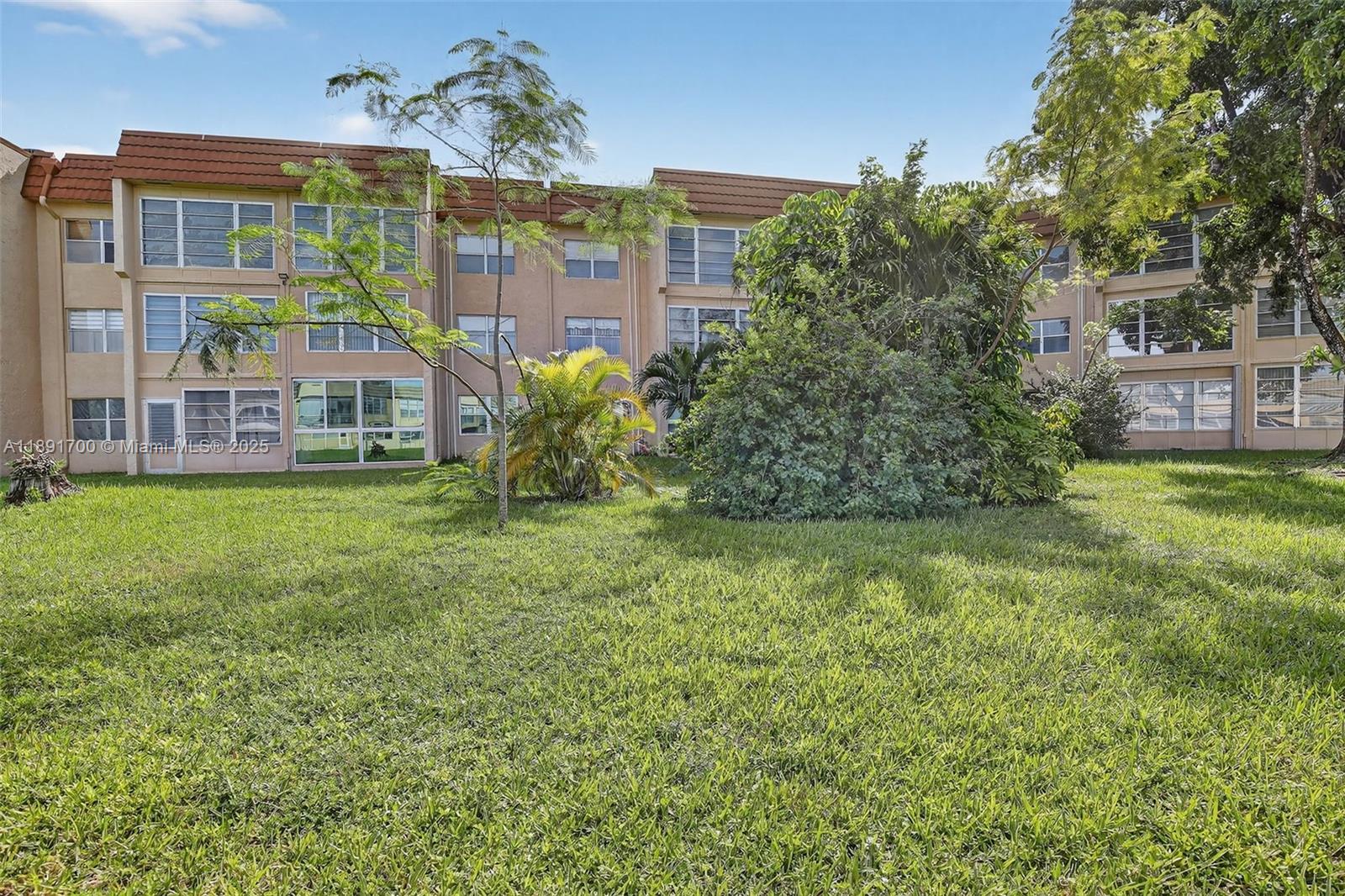 SUNRISE LAKES 90 CONDO - Residential