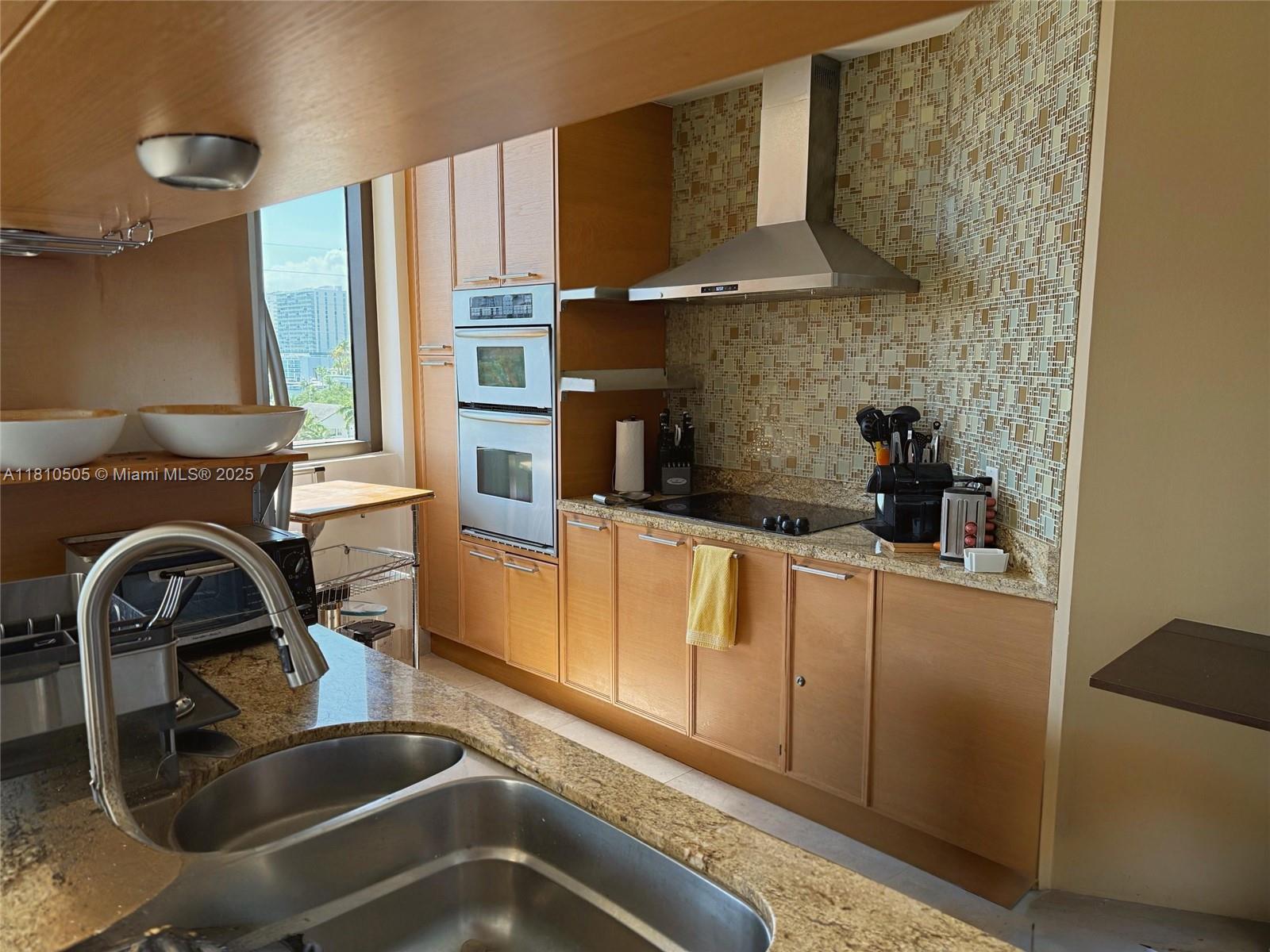 16275 Collins Ave 504