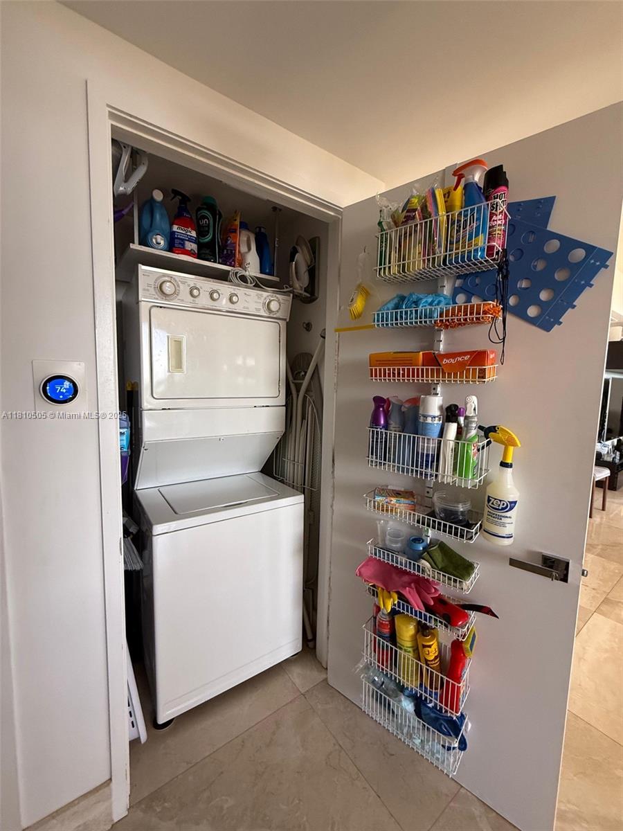 SAYAN CONDO - Residential