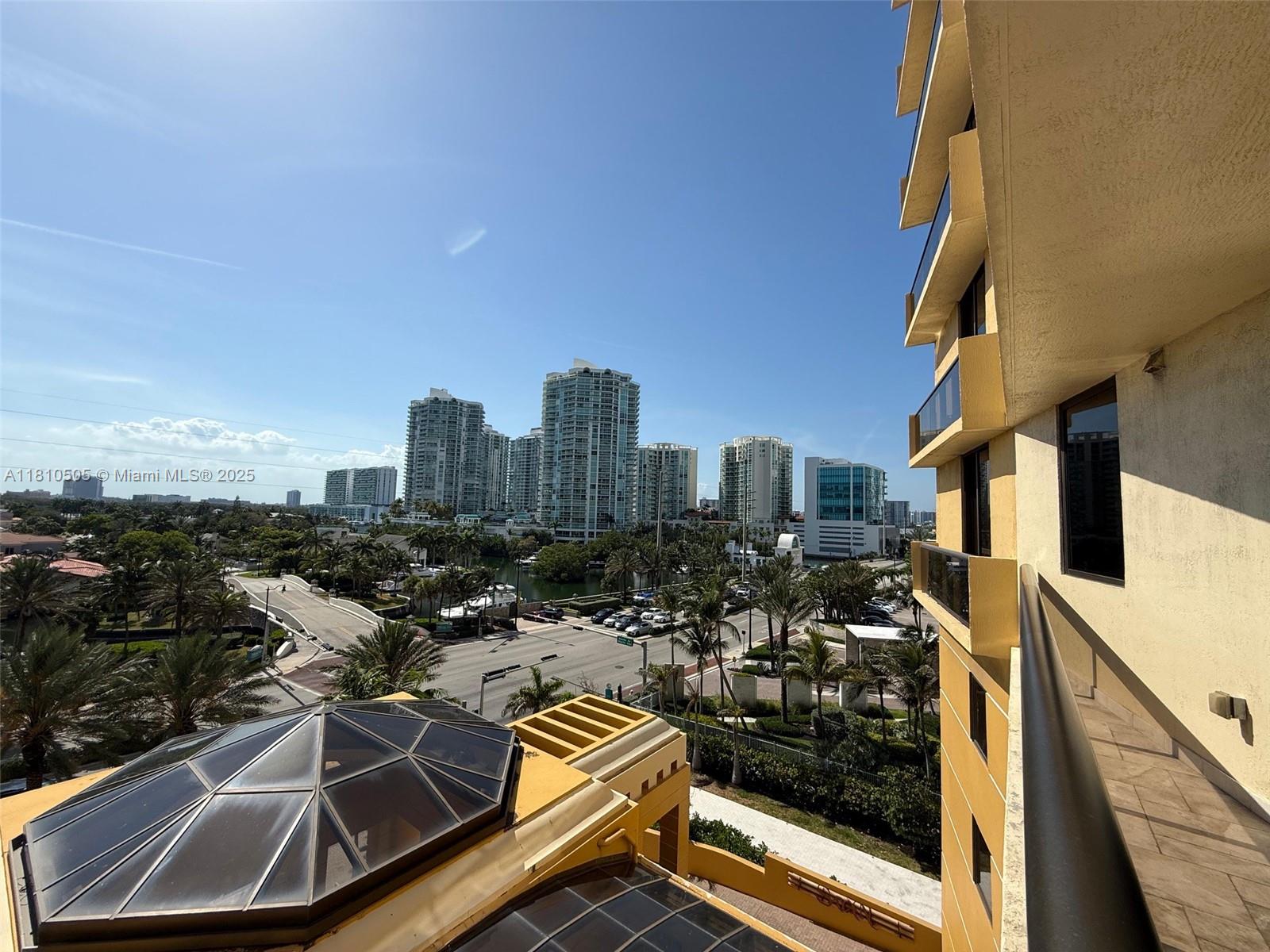 SAYAN CONDO - Residential