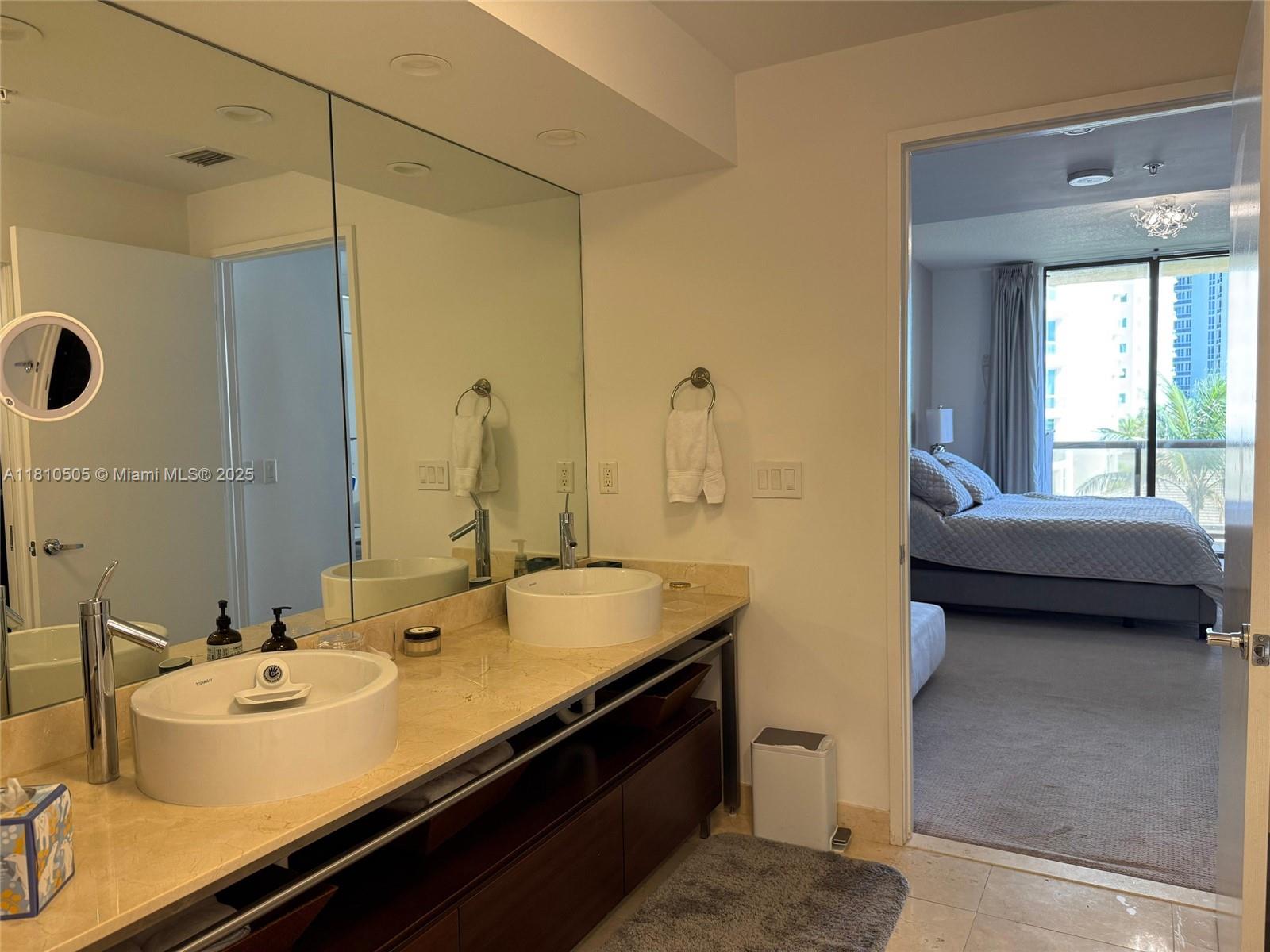 SAYAN CONDO - Residential