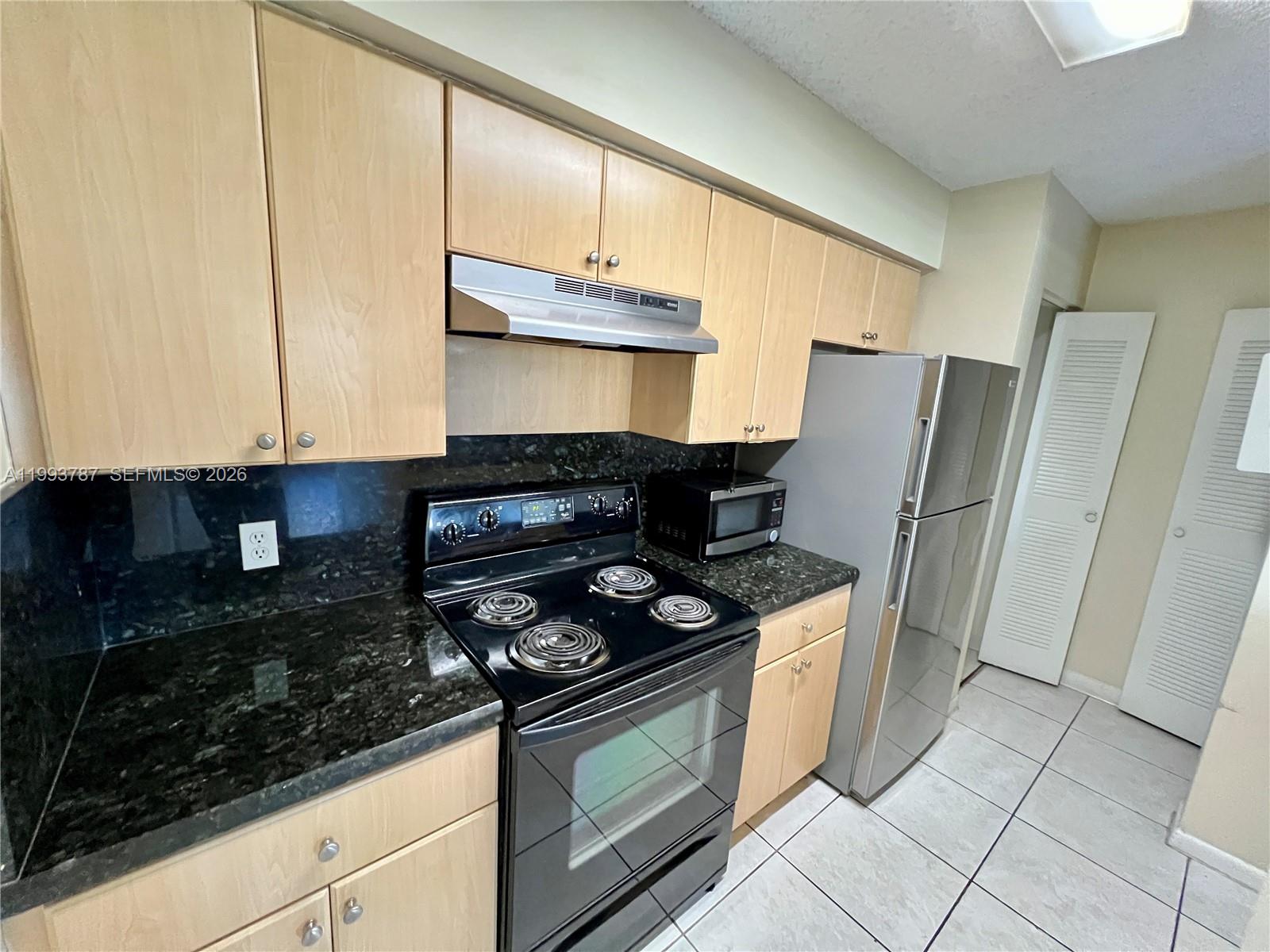 HOLLYWOOD PARC CONDOMINIU - Residential Lease