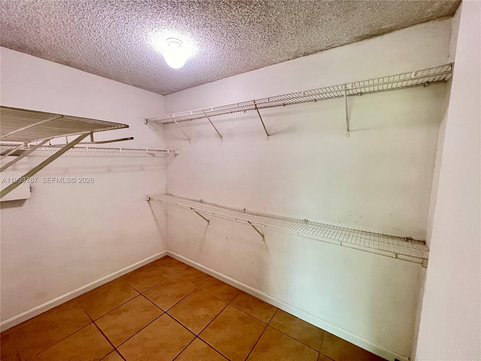 HOLLYWOOD PARC CONDOMINIU - Residential Lease